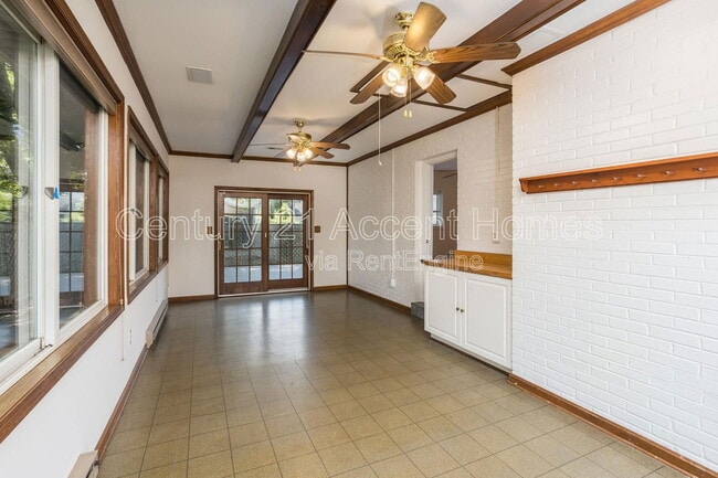 Building Photo - 5912 3rd St S
