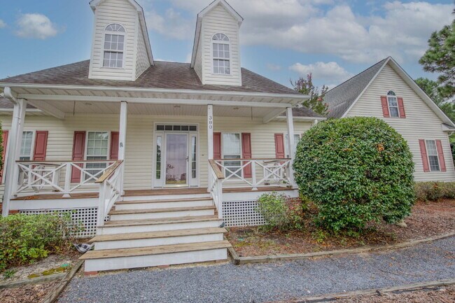 Building Photo - 380 Sullivan Dr