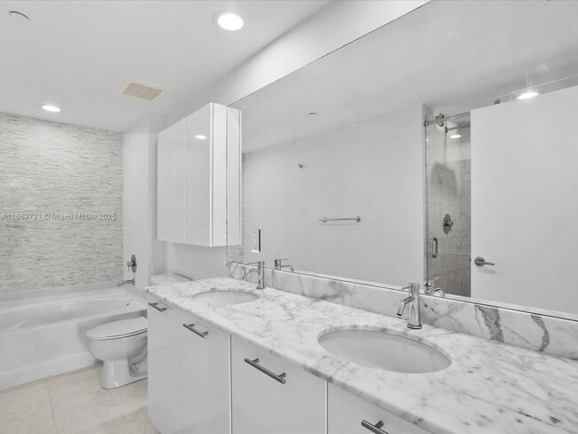 Building Photo - 951 Brickell Ave