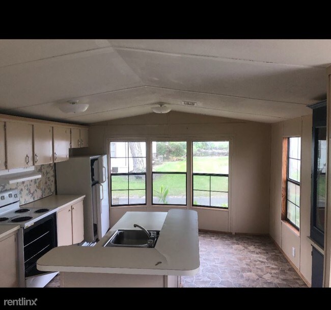 Building Photo - 17 US-84