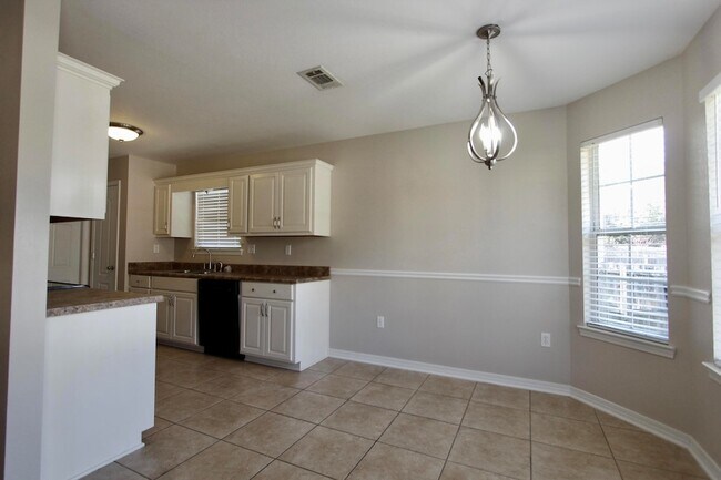 Building Photo - 3151 Forrest Ave