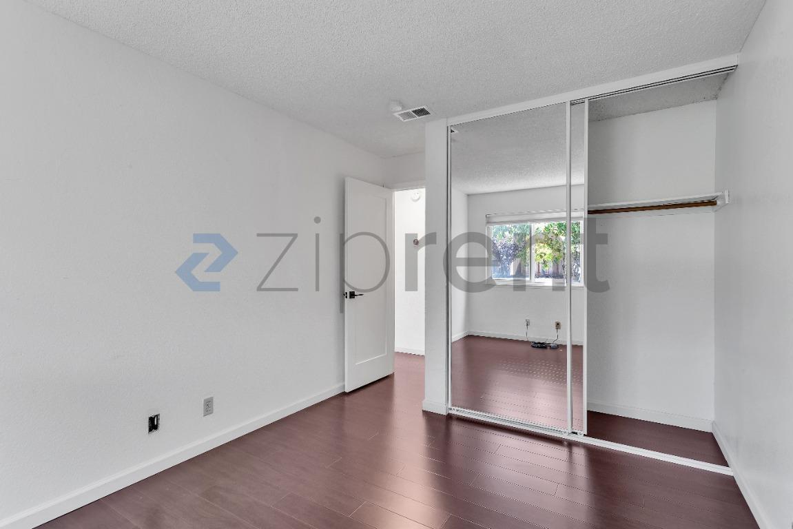 Building Photo - Unit