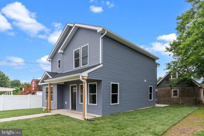 Building Photo - 822 Third Ave