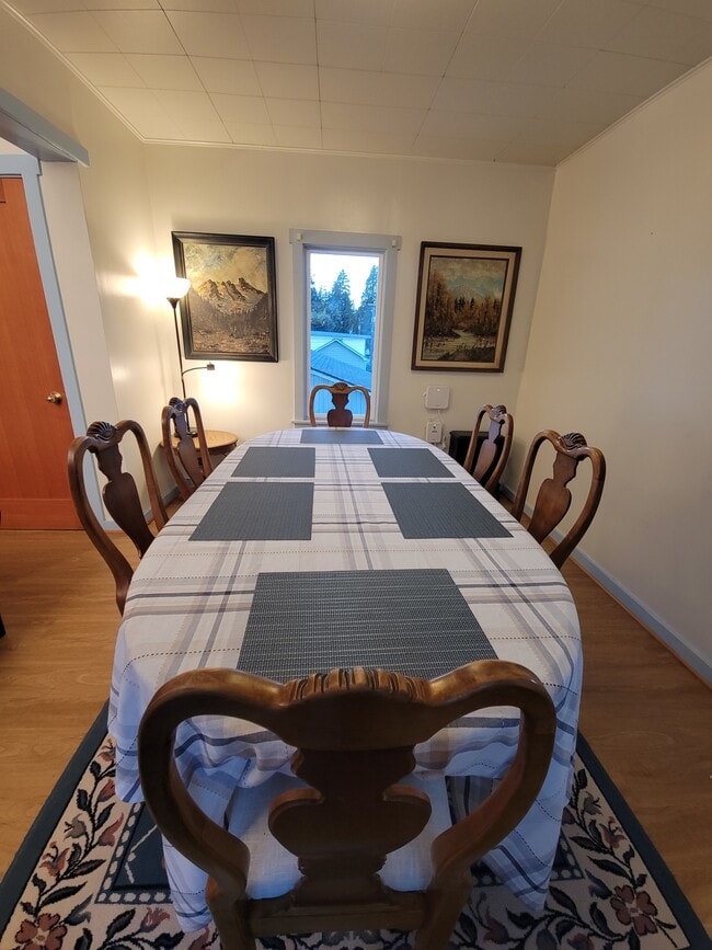 Building Photo - 211-212 W 13th St