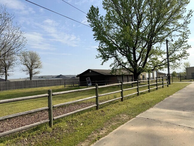 Building Photo - 4657 Butterfield Coach Rd