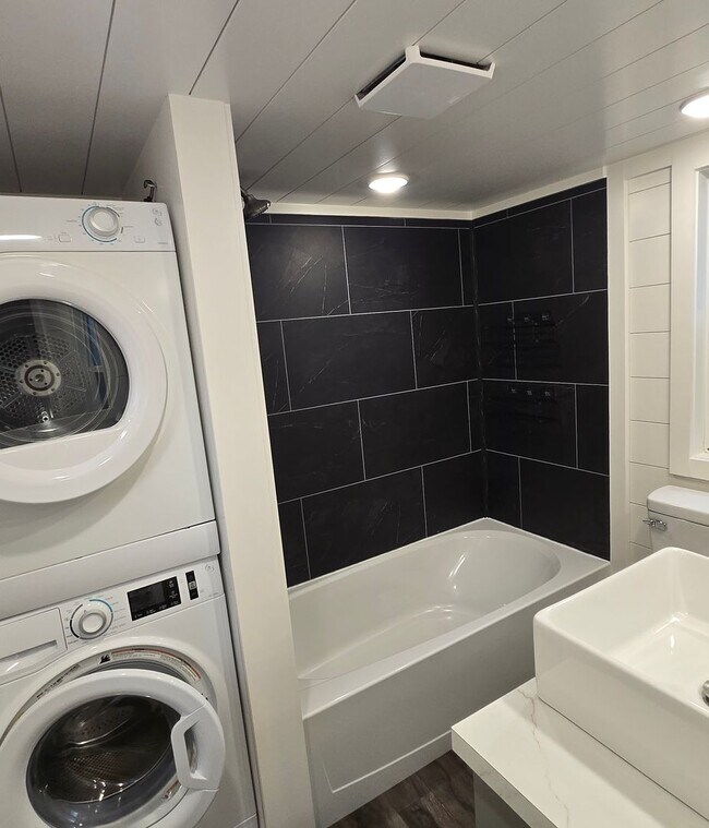 Building Photo - Charming 1920 Updated Vintage Home with ADU in the Heart of Port Hadlock!