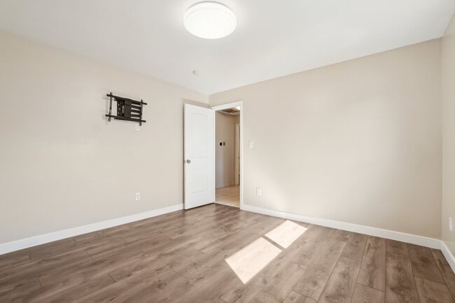 Building Photo - 240 W 220 S St