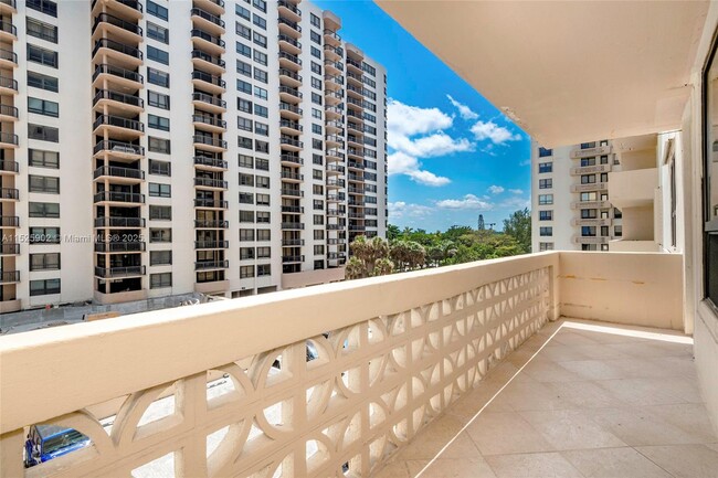 Building Photo - 10185 Collins Ave
