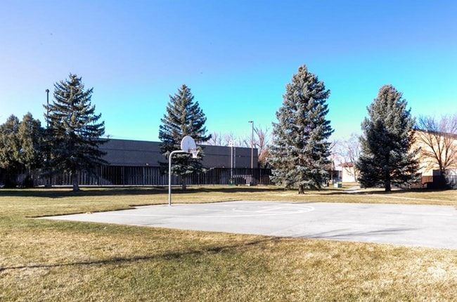 Building Photo - Spacious Condo in West Billings with a ten...