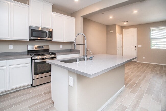 Building Photo - COMING SOON!! GorgeousTownhome in Summerlin