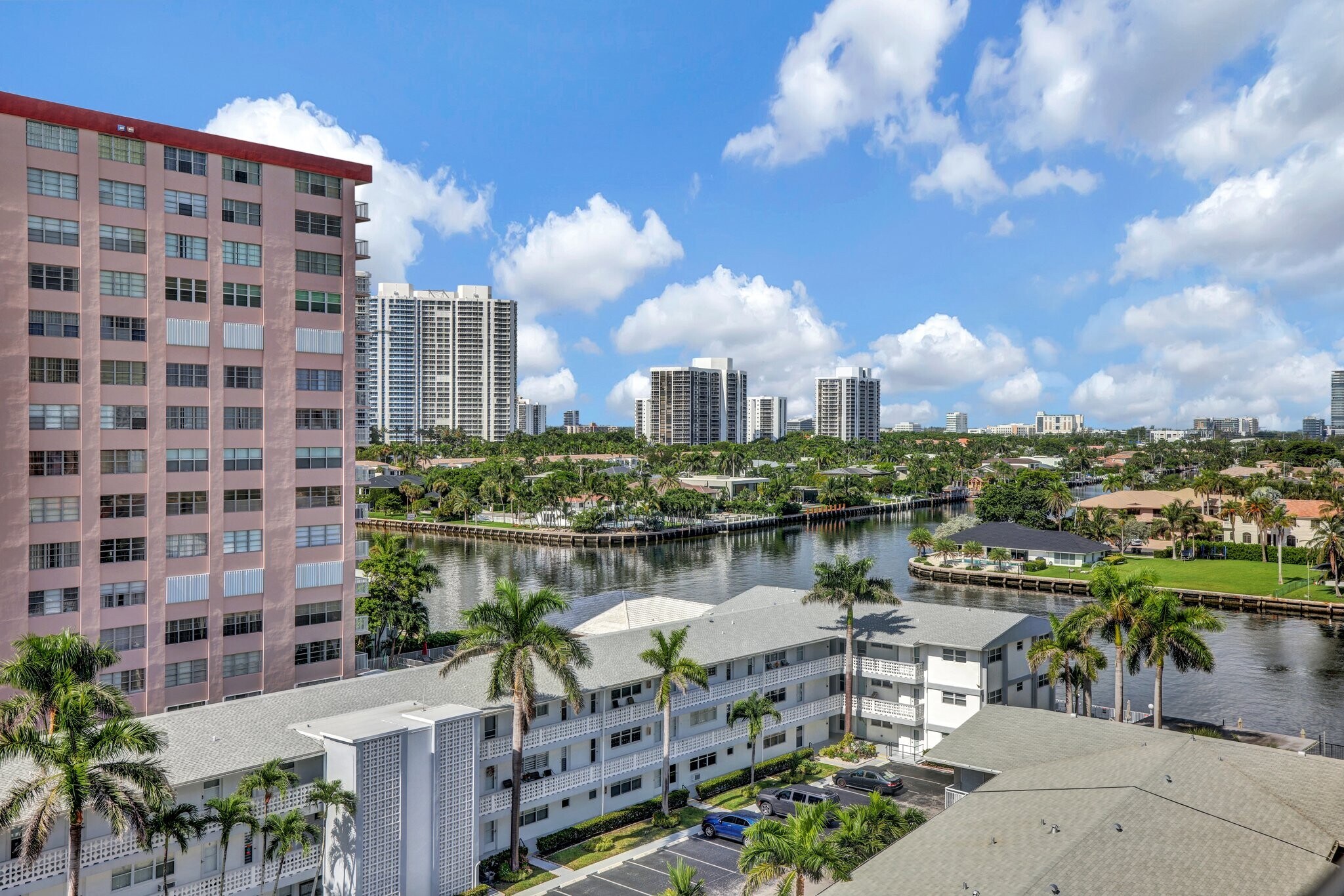 Building Photo - 3113 S Ocean Dr