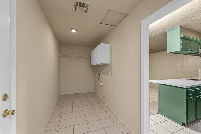 Building Photo - 4708 NW Cheryl Blvd
