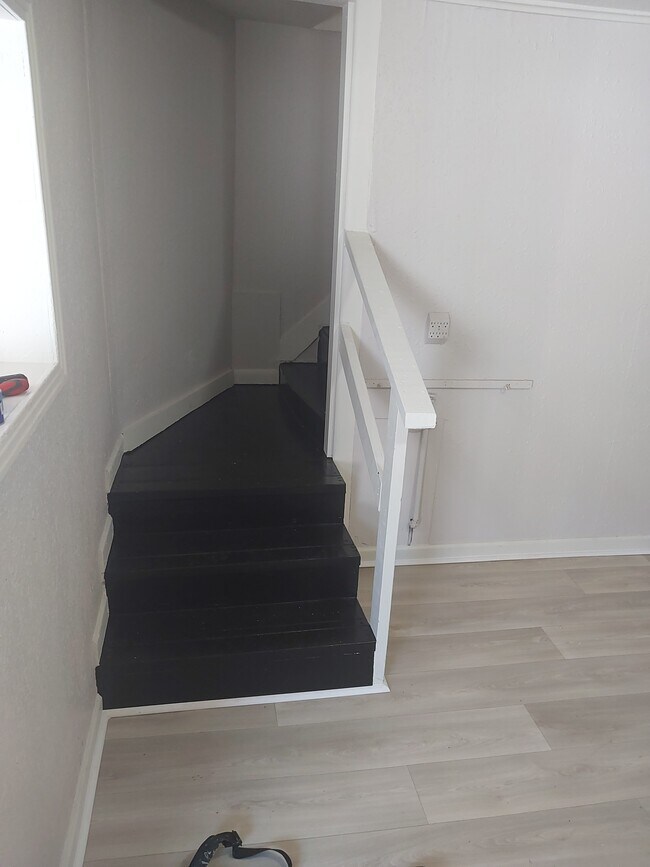 Building Photo - 310 E 13th St