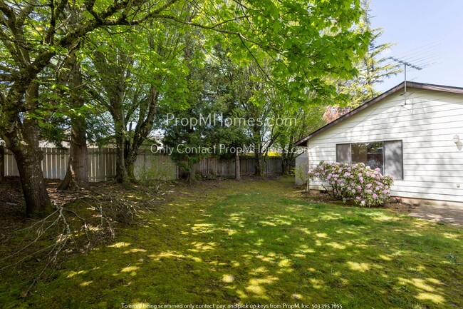 Building Photo - Two Bedroom, Charming Townhouse In the Hea...