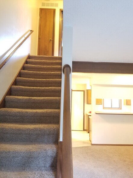 Building Photo - 1933 Hoyt Ave