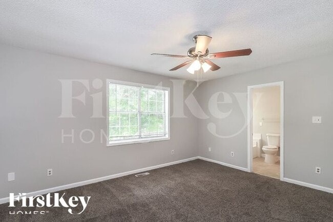 Building Photo - 860 Green Forest Dr
