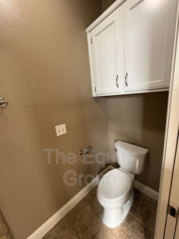 Building Photo - 540 W Birch Ct