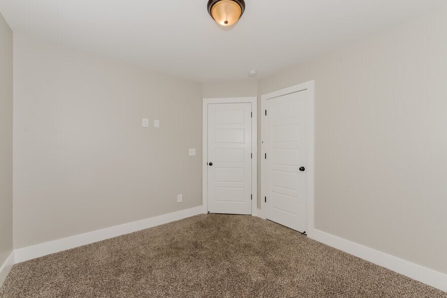 Building Photo - 1724 Brick Ct