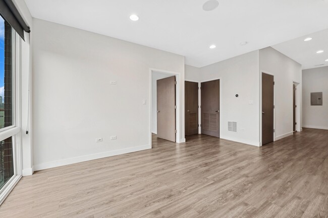 Building Photo - 4027 N Broadway