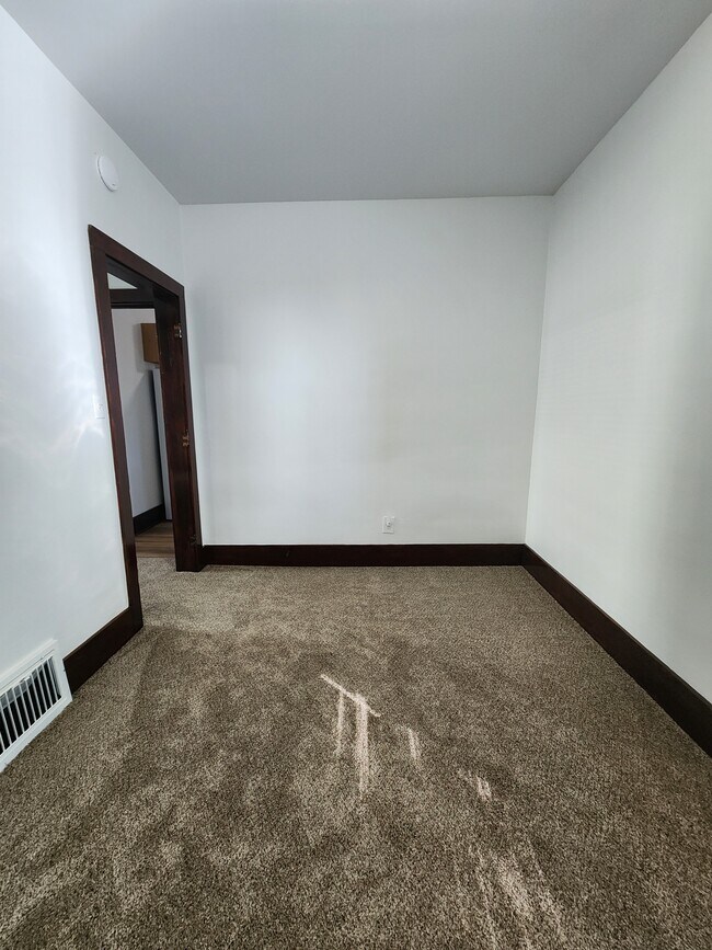Building Photo - 2407 Windsor Ave