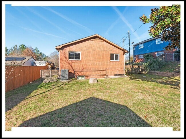 Building Photo - 112 E Lawson St