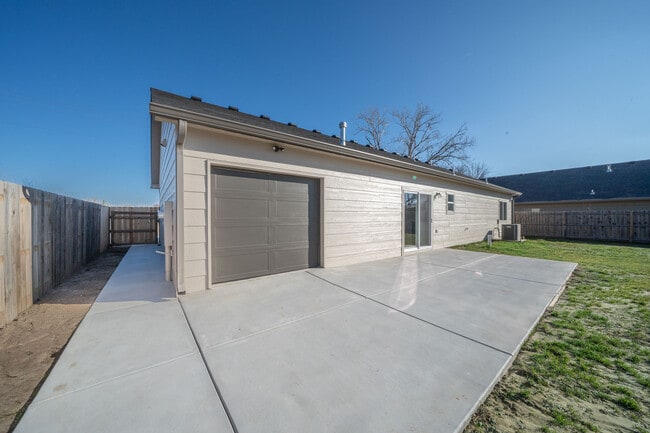 Building Photo - 753 N Gilda St