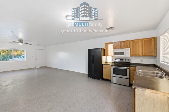 Building Photo - 1331 E Pueblo Ave