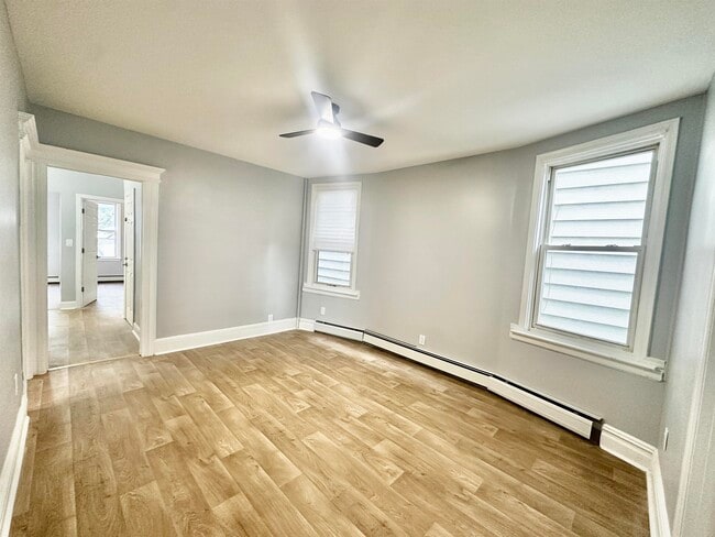 Building Photo - 130 Grant Ave