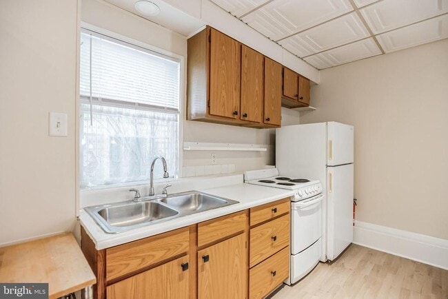 Building Photo - 808 Monroe Ave