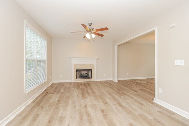 Building Photo - 712 Shandale Dr