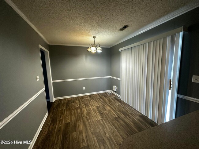 Building Photo - 2152 Flagstone Ct