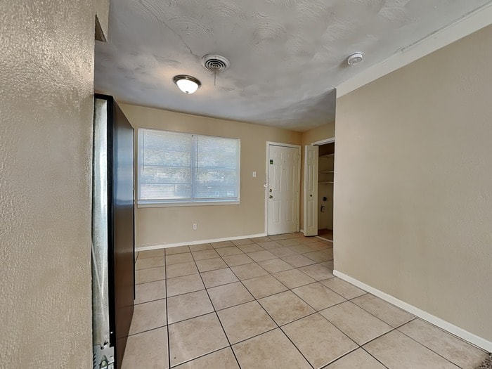 Building Photo - 2925 Caribbean Dr