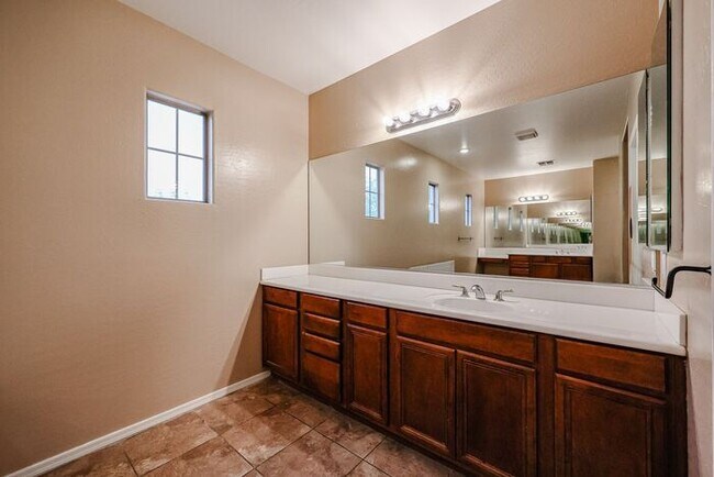 Building Photo - COMING SOON !! Spacious 4 Bed, 2.5 Bath 2 Story Home in Shadow Ridge Community/ Chandler