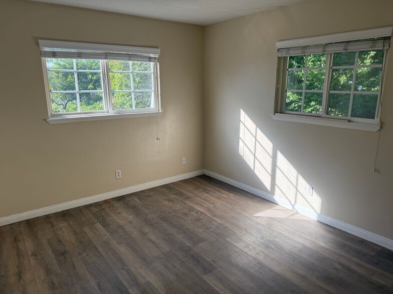 Building Photo - 647 Gartel Dr