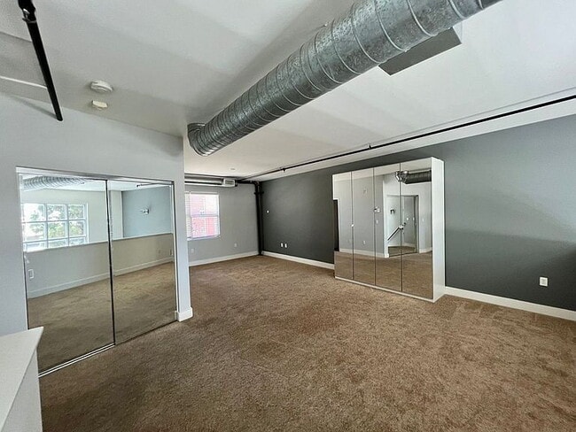 Building Photo - "Charming 1-Bed Sanctuary in Santa Ana with Spacious Interiors & Elegant Granite Touches!"