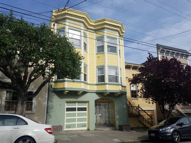 Primary Photo - 1542 Baker St