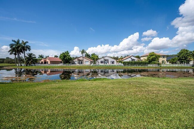Building Photo - 18650 SW 28th Ct