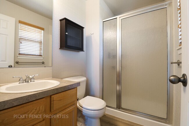 Building Photo - 4-Bedroom, 3-Bathroom Home in Windsor