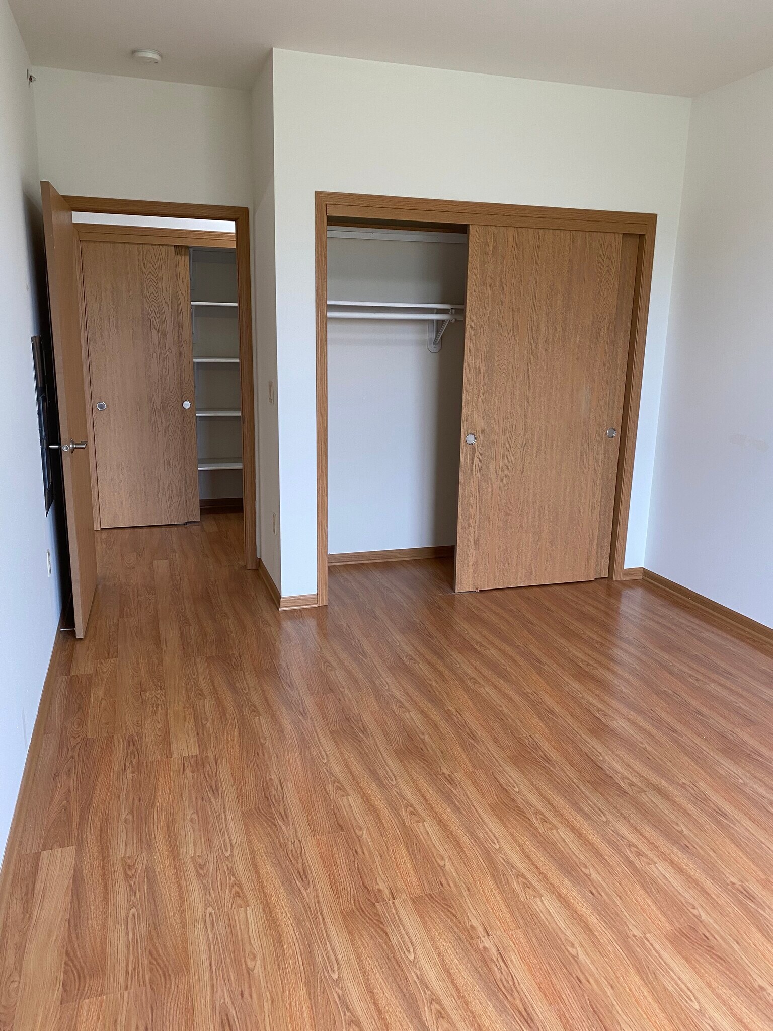 Second bedroom - 230 Hilldale Dr