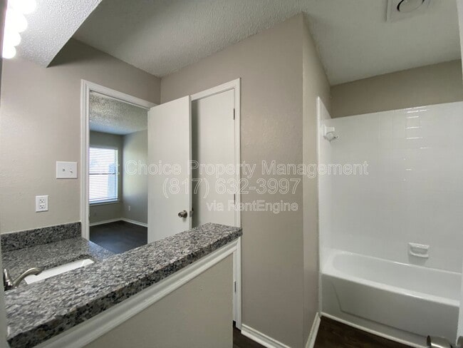 Building Photo - 6706 Crestmont Ct