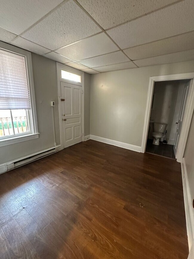 Building Photo - 940 W Princess St