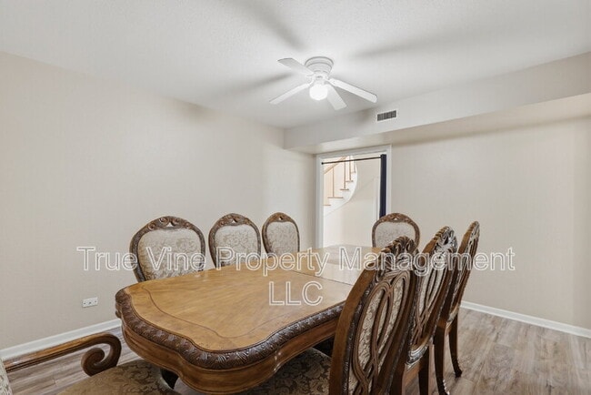 Building Photo - 2423 W Gramercy Pl