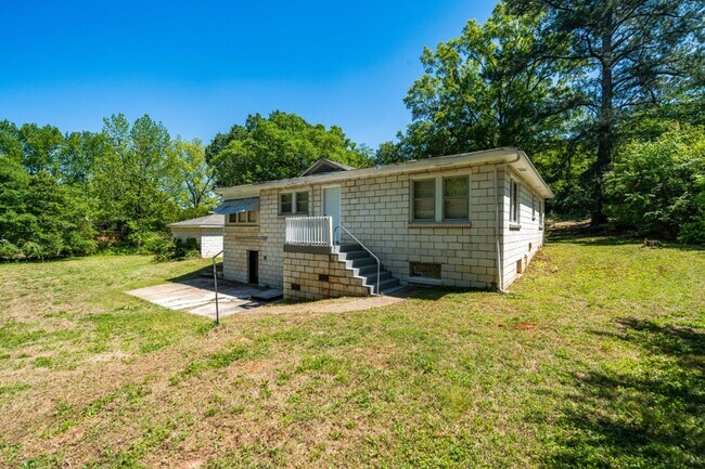 Building Photo - Newly Renovated 3-Bed, 2-Bath Home in Birm...