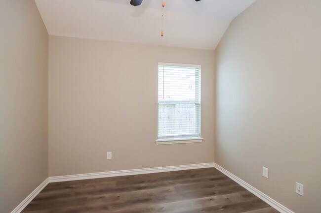 Building Photo - 18914 Sorrento Pt Dr