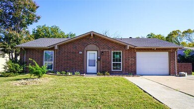 Building Photo - 1221 Cove Dr