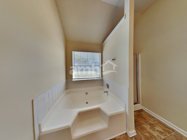 Building Photo - 112 Ventura Trl