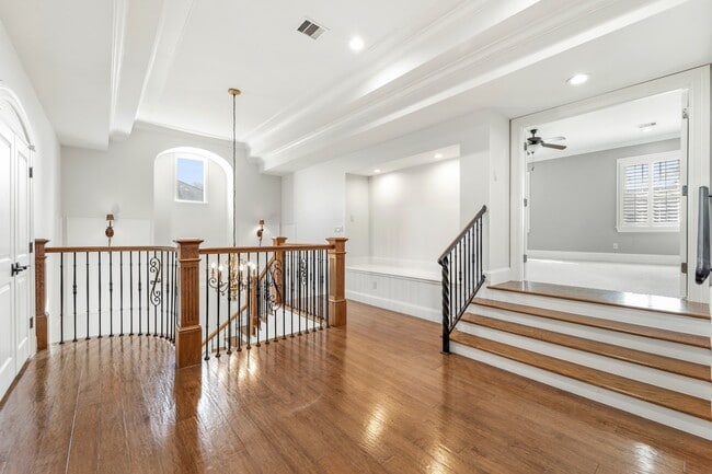 Building Photo - 5637 Overbrook Ln