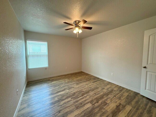 Building Photo - 205 Dolphin Dr