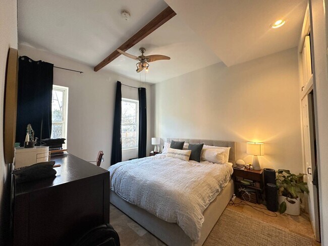 Building Photo - 505 Hicks St