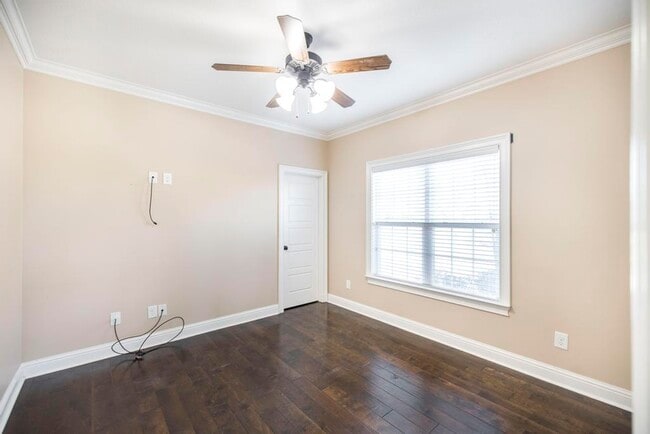 Building Photo - 201 Running Creek Dr